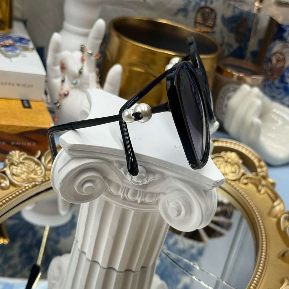 🆕 CHANEL 🧿 NWOT CH5339H Oversized Square Sunglass with Pearl Detail, Black - Picture 12 of 16